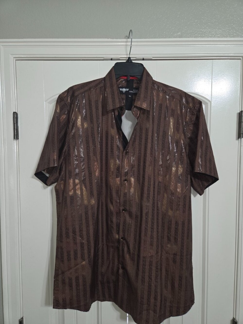 VIP Collection Men's XL Bronze Metallic Greek Key Pattern Short Sleeve Button Up